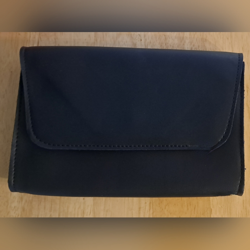 October vegan leather black clutch/wallet 💕